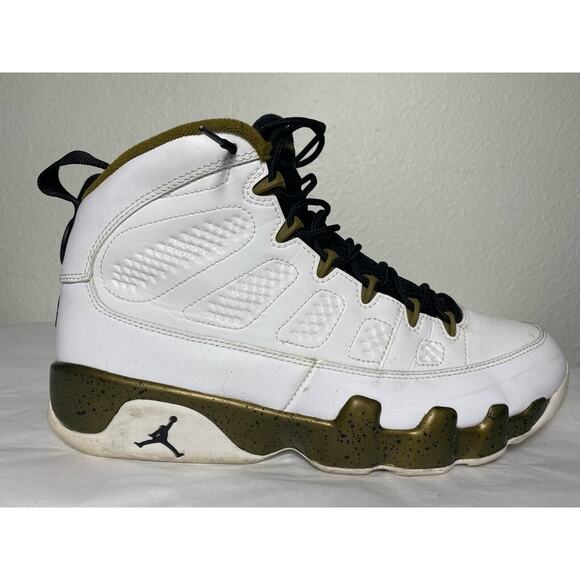 green and white retro 9